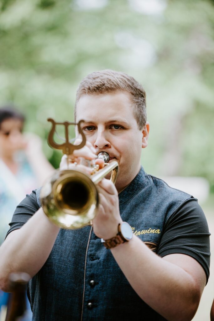 Mario von Die Schlawina mit Trompete – Live-Musiker für Hochzeiten und Zeltfeste.